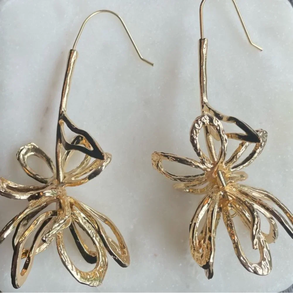 ♡Anthropologie Golden Flower Earrings♡